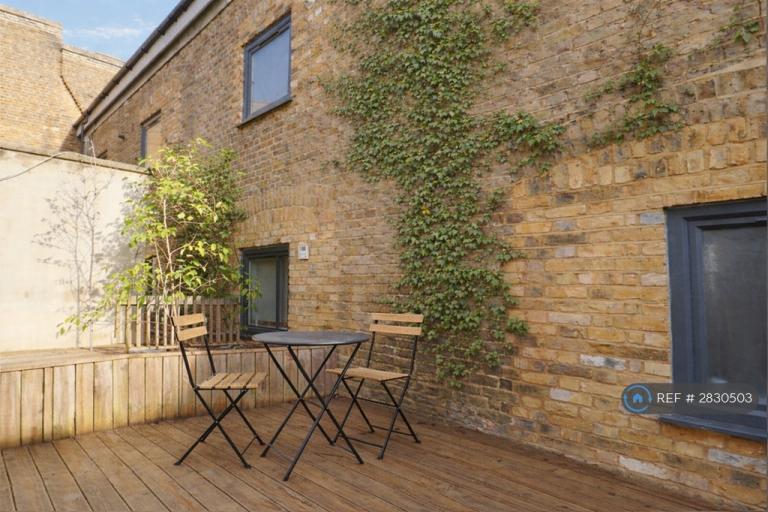 1 bedroom flat in High Road Leytonstone, London, E11 (1 bed) (#2830503)