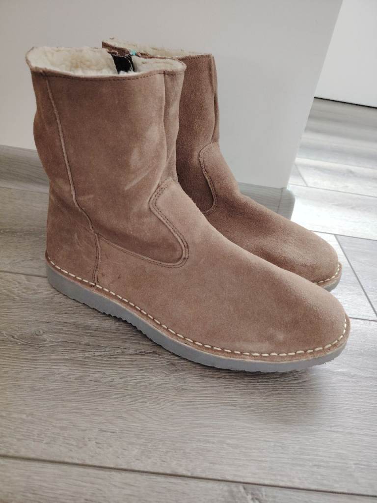 Cotton Traders Sherpa zip boots size 9
