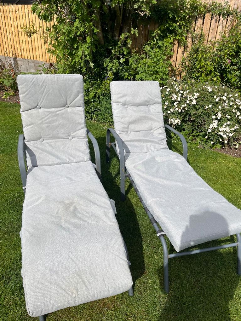 2 sun loungers 