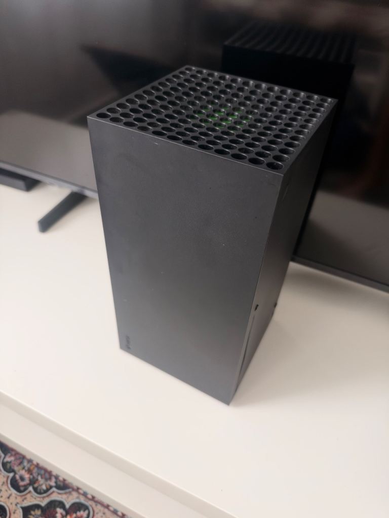 Xbox Series X 1TB + 2 Controllers – Excellent Condition