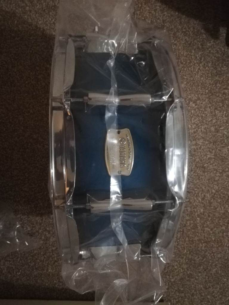 Brand New Yamaha Stage Custom Birch 14x5.5 Snare Drum. With new G4M padded bag. Deep Blue Sunburst