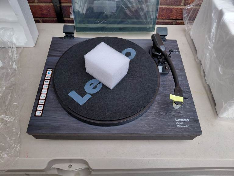New Lenco LS-300BK Turntable with Speakers - Bluetooth