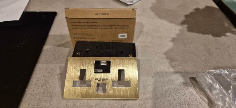 Dowsing & Reynolds Brushed Gold USB plug x 4