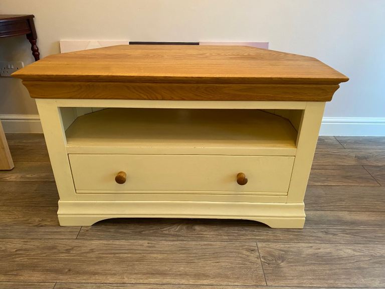 Corner TV Unit