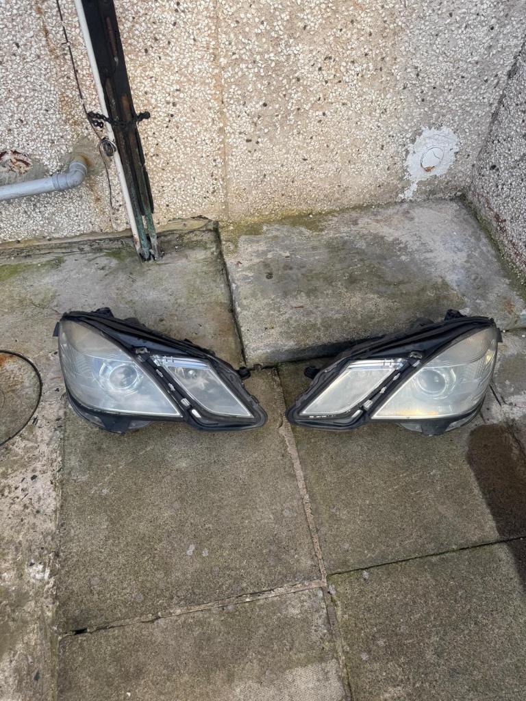 Genuine 2009 Mercedes-Benz E-Class E220 CDI Headlights (W212) SEDAN MODEL
