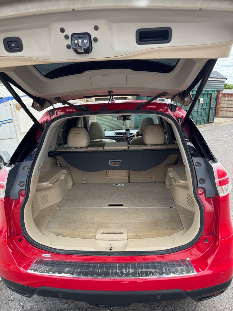 image for Nissan, X-TRAIL, Estate, 2016, Manual, 1598 (cc), 5 doors