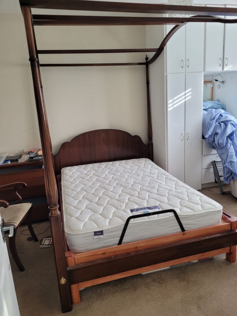 Four poster bed in good condition