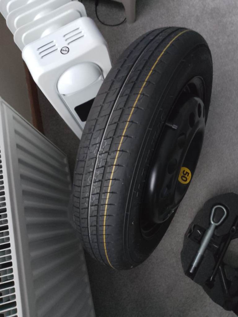 MG,spare wheel+accessories 