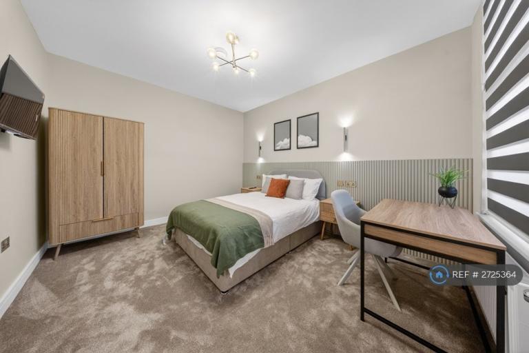 Studio flat in Goldswong Terrace, Nottingham, NG3 (#2725364)