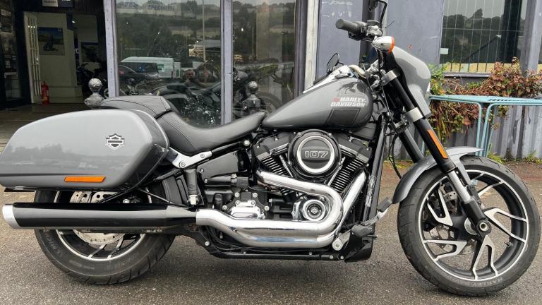 2022 HARLEY-DAVIDSON SOFTAIL FLSB SPORT GILDE in Grey