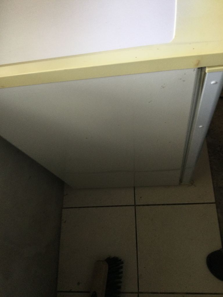 Amica Under Fridge