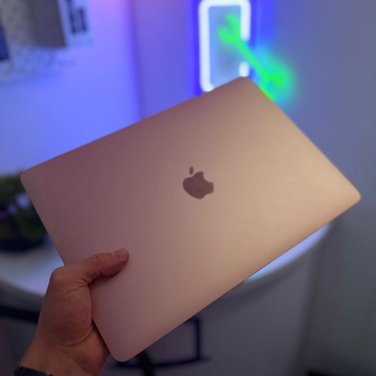 PRISTINE: Apple MacBook Air M1 2020, 512gb, Pink (UNLOCKED)