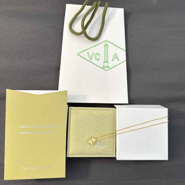 Van Cleef & Arpels Alhambra Necklace – Gold