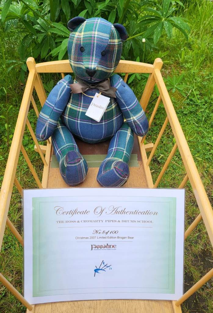 Farraline "Brogan Tartan Bear" Ross & Cromarty Pipes & Drums School, limited edition Christmas 2007.