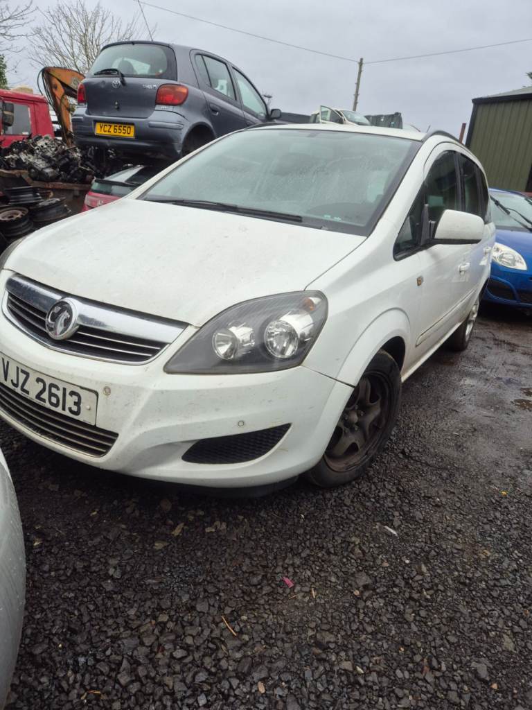 2013 VAUXHALL ZAFIRA 1.7 DIESEL BREAKING FOR PARTS