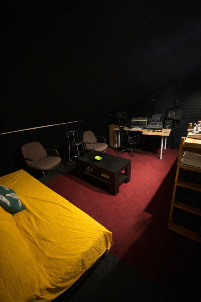 Daytime Creative Workspace in Music Studio – New Malden