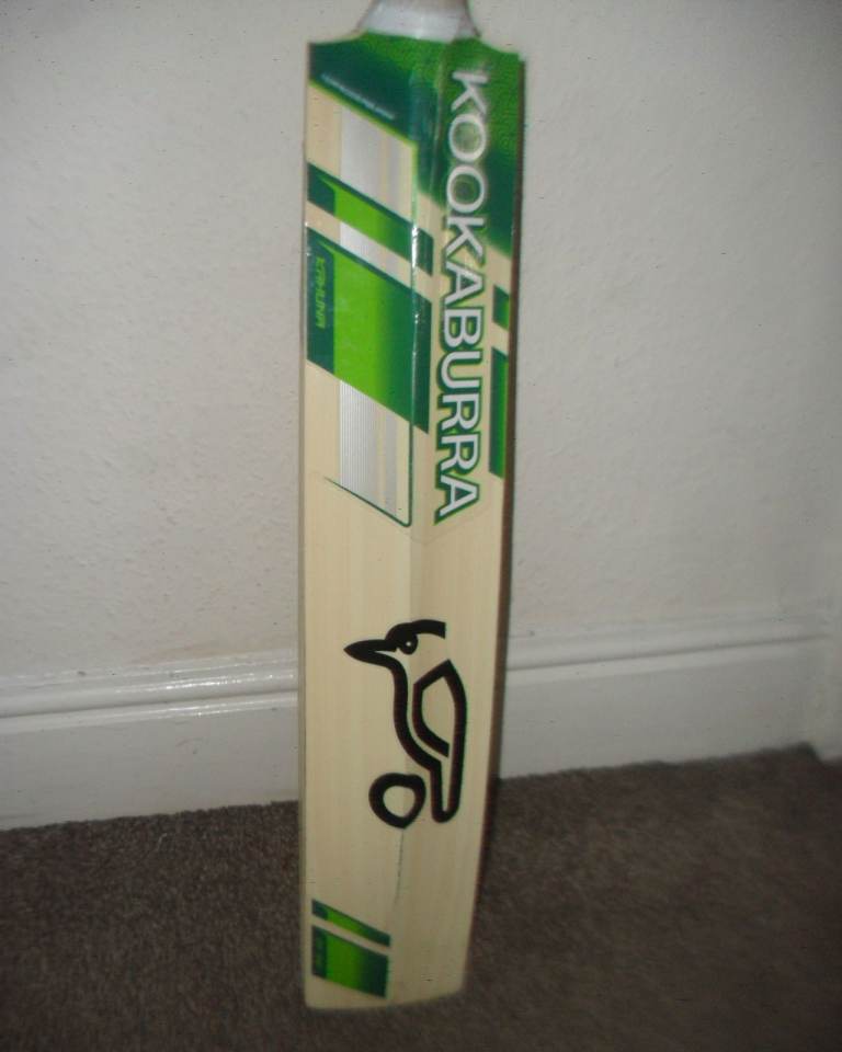 CRICKET BAT KookaBurra Kahuna 500