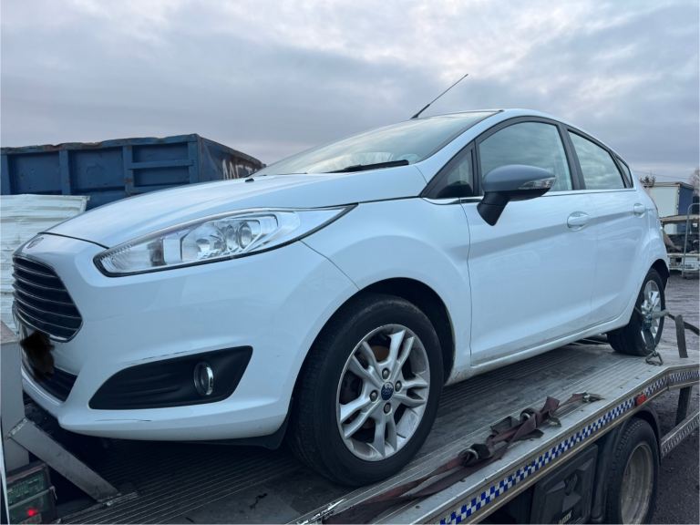 Ford fiesta mk7.5 1.0 eco 2015 white BREAKING FOR PARTS 