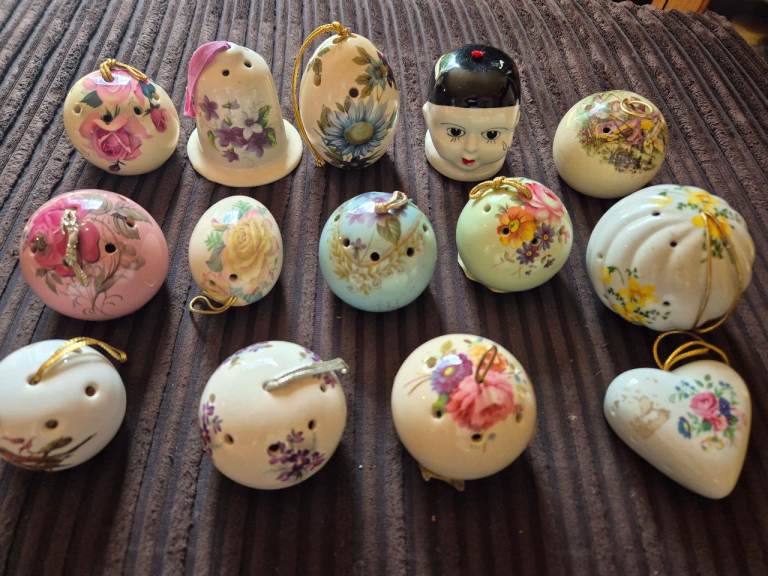 🌟JOB LOT/CAR BOOT/FREEBIES🌟 14 Ceramic Pomanders. Collection Only