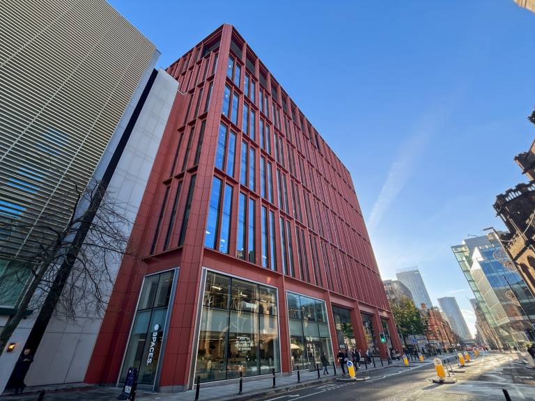 Manchester - M3 2BY \ Office with 2 Desks for Rent