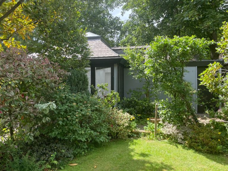 Garden study/studio to let