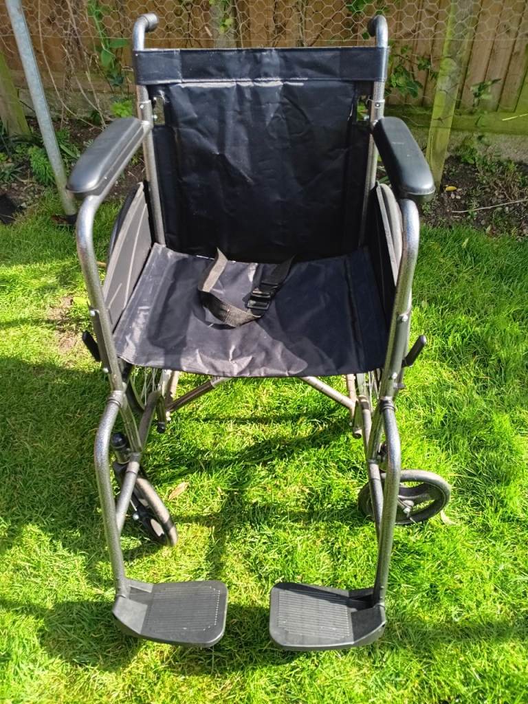 Self  propelled  wheelchair 