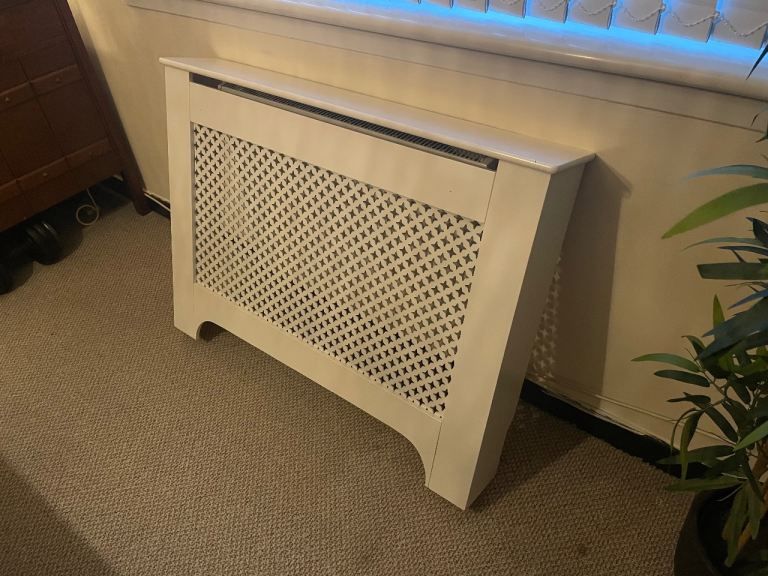 White radiator cover (111x82x19cm)