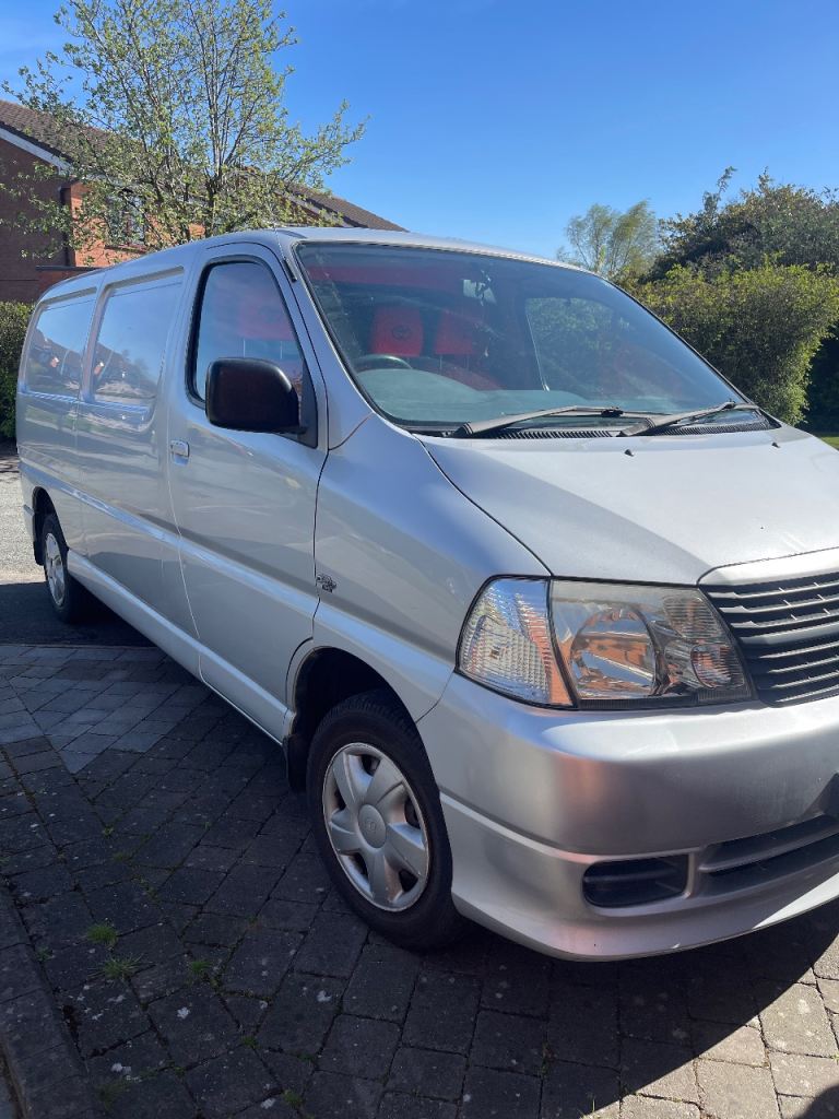 Toyota Hiace 300 D4D 95 LWB 2.5 Diesel (2494cc) – 2007 – Metallic Silver – Only 71,052 Miles 
