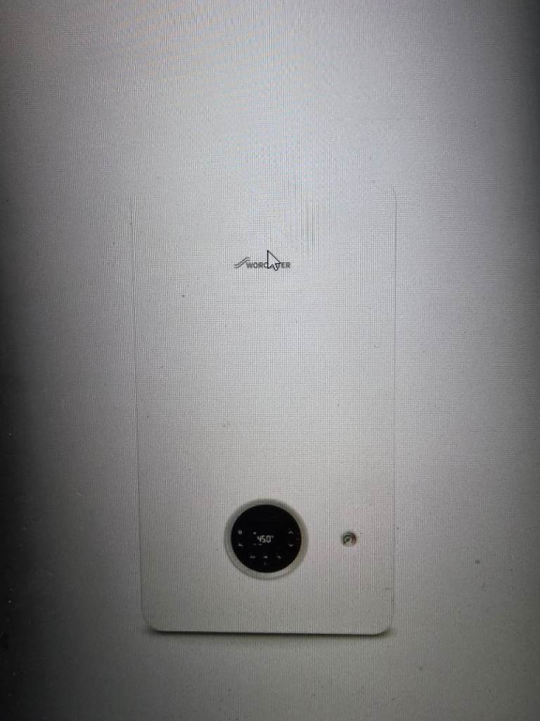 Worcester Bosch 2000 30kW Combi Boiler - White, Good Condition