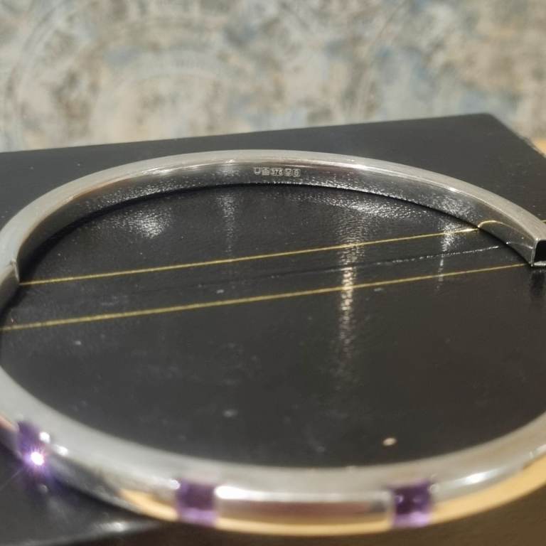 Gold 9ct Bangle / Bracelet with amethysts. 