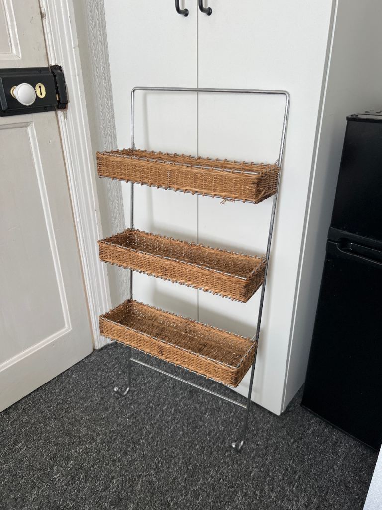 Wicker Kitchen spice rack with hooks