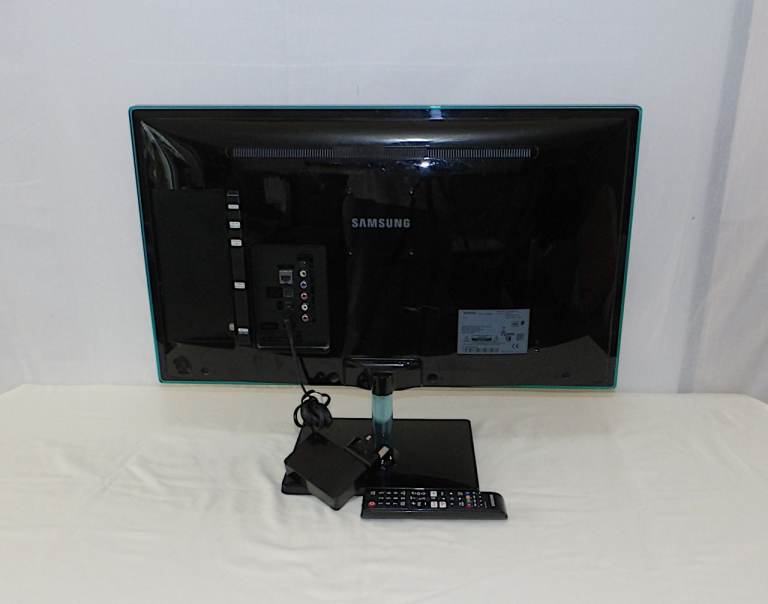 Samsung 27 inch Smart LED TV Built-in Freeview HD, £70.00 for Sale