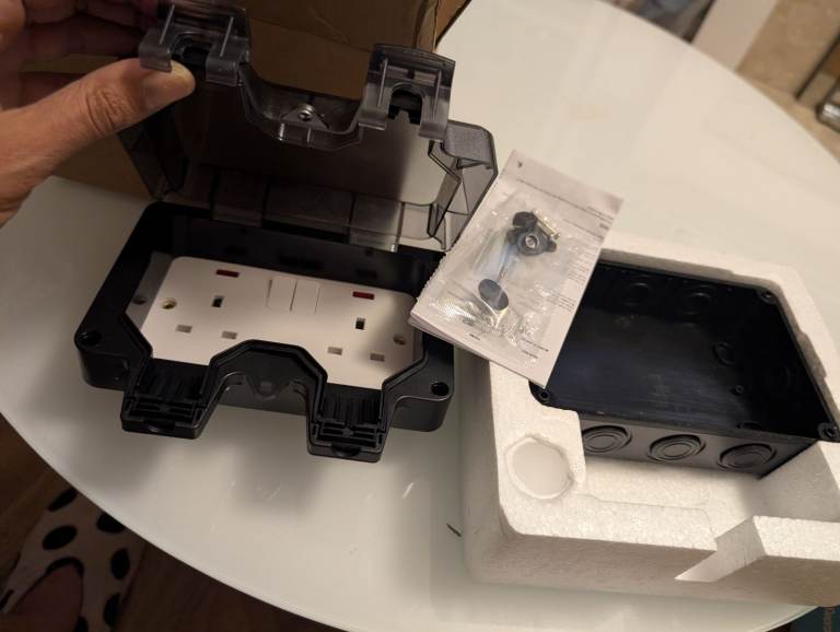 New Outdoor Double Socket with Weatherproof Cover