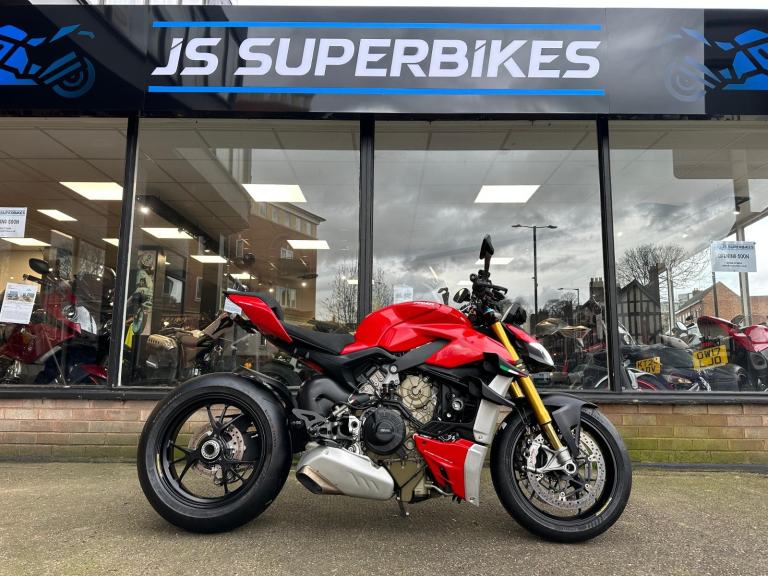 DUCATI STREETFIGHTER V4S 2022 - ONLY 2388 MILES - DUCATI SERVICE HISTORY