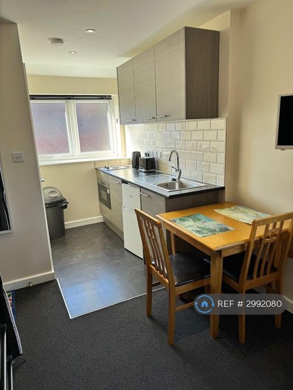Studio flat in Wootton Close, Luton, LU3 (#2992080)
