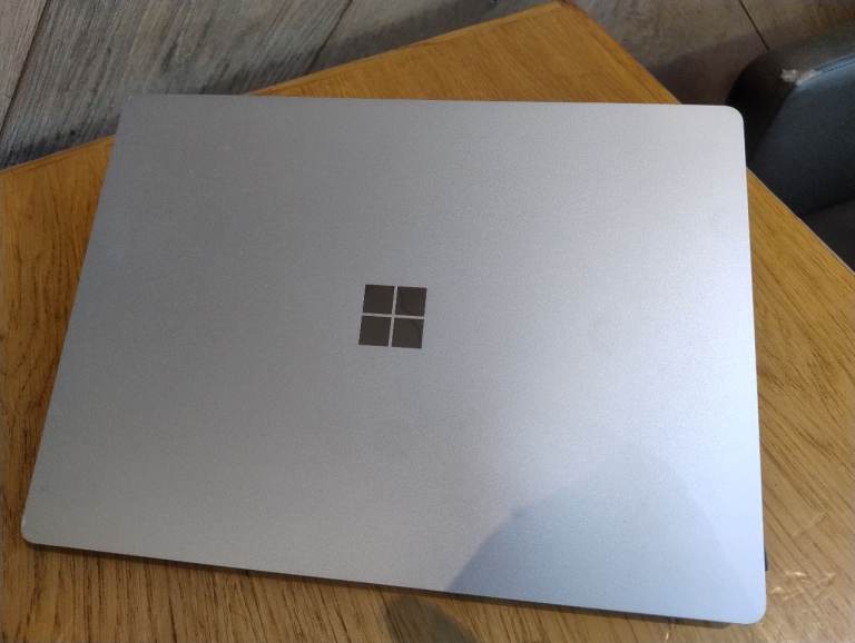 Microsoft surface laptop core i7 10th gen 16 GB ram 256 GB SSD Touch screen  windows 11 pro 
