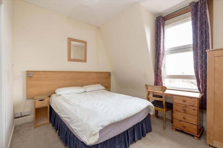 FLAT SHARE: Double bedroom (en suite) for let within a large, mid-terraced house in Corstorphine