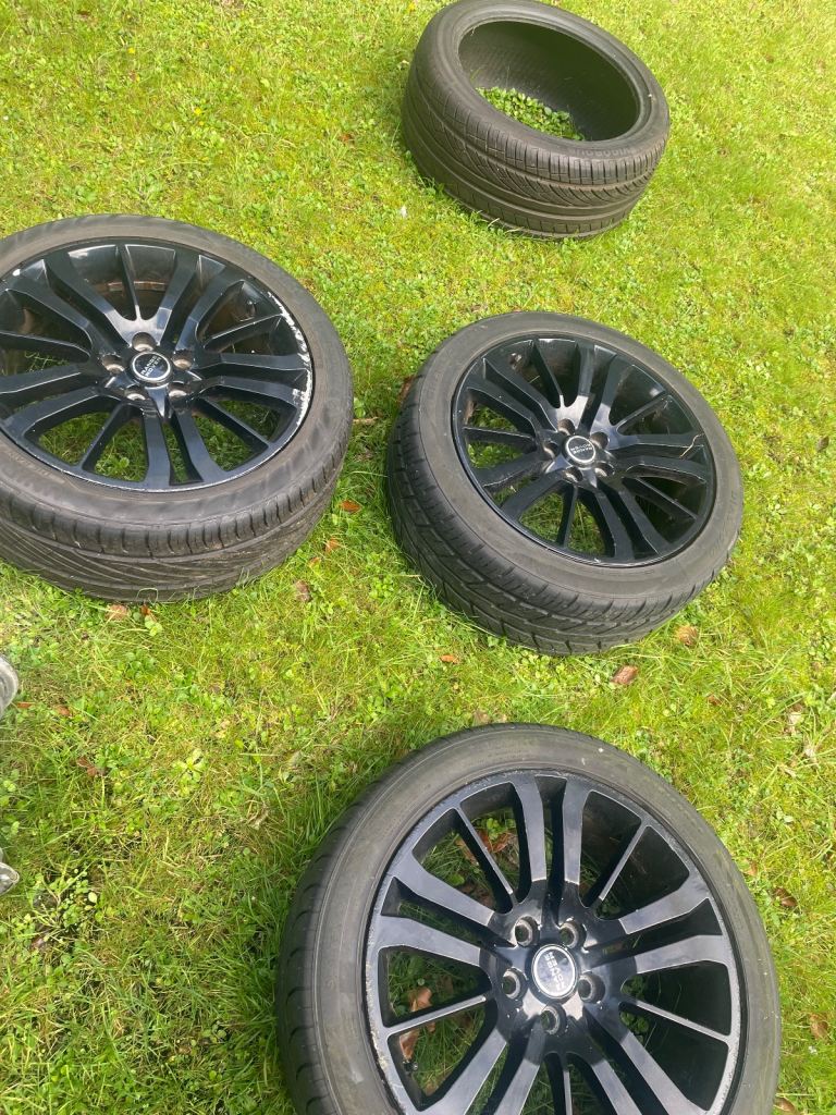 Land Rover/Range Rover alloys with tyres