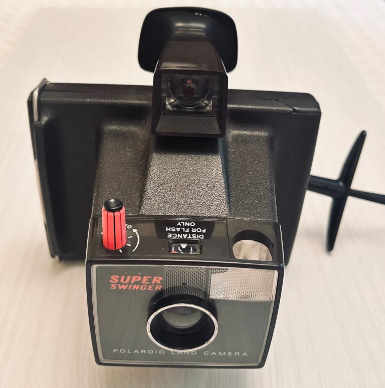 Polaroid Super Swinger – Retro Instant Camera – Type 87 – Display Piece