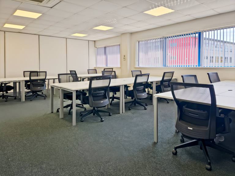 Aberdeen - AB21 0GL \ Private Office for Teams of 3