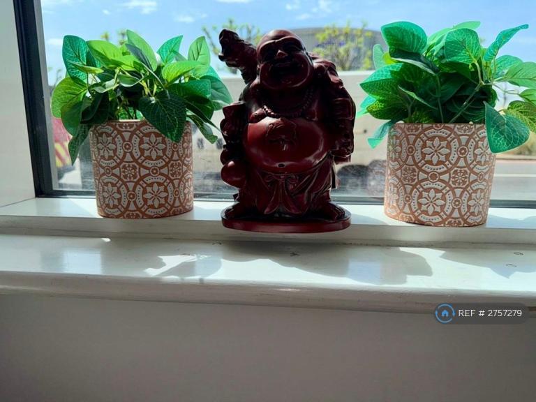 1 bedroom in Adriatic Apartments, London, E16 (#2757279)