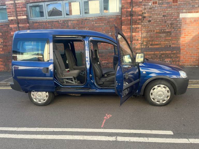 VAUXHALL COMBO EASYTRONIC RARE AUTOMATIC 1.3 CDTI DIESEL LOW 42K 4 SEATER