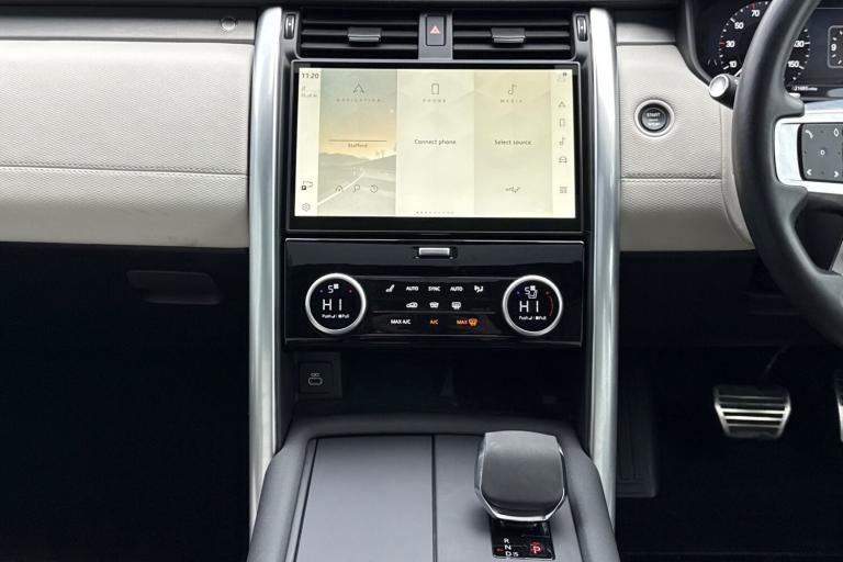 2024 Land Rover Discovery 3.0 D300 Dynamic HSE 5dr SUV DIESEL Automatic