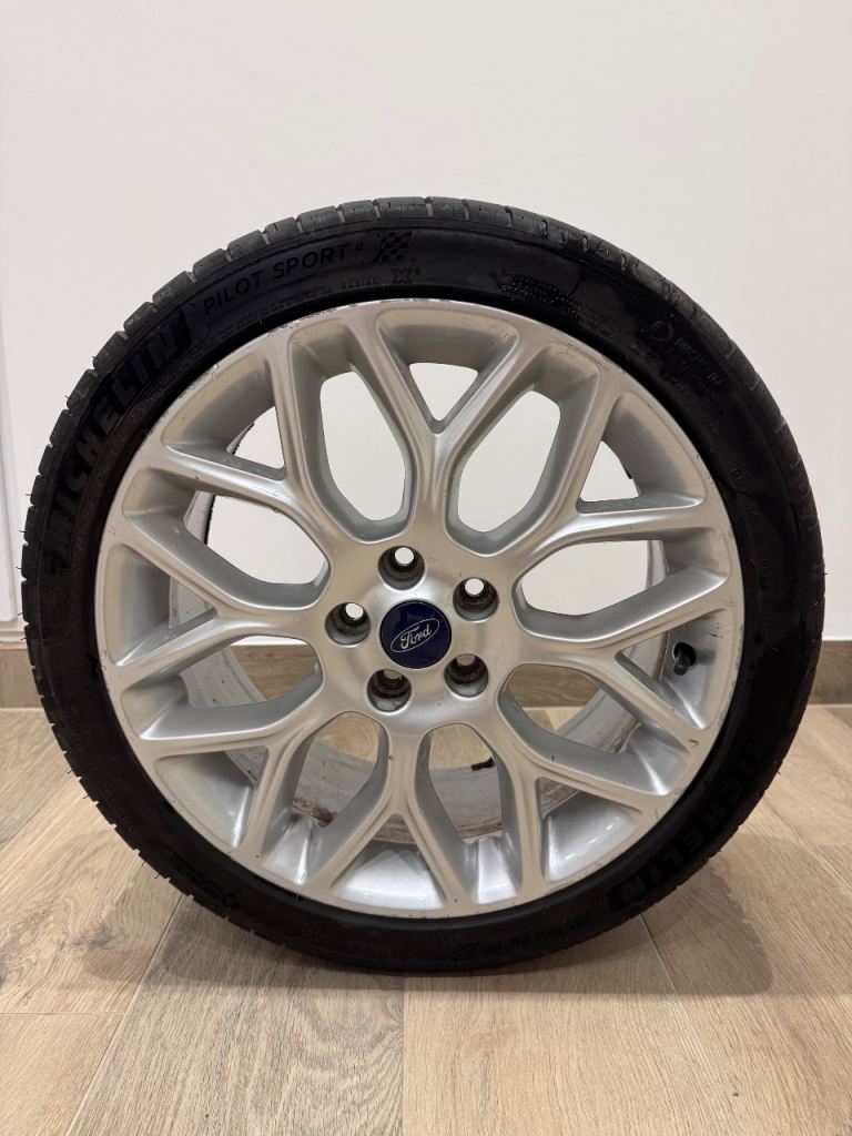 Ford Focus ST-Line 17” Alloys Wheels & Michelin Pilot Sport 4 Tyres 235/40 R18 95Y XL