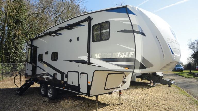 Arctic Wolf Euro Cruiser 5th wheel Trailer 875 Elite