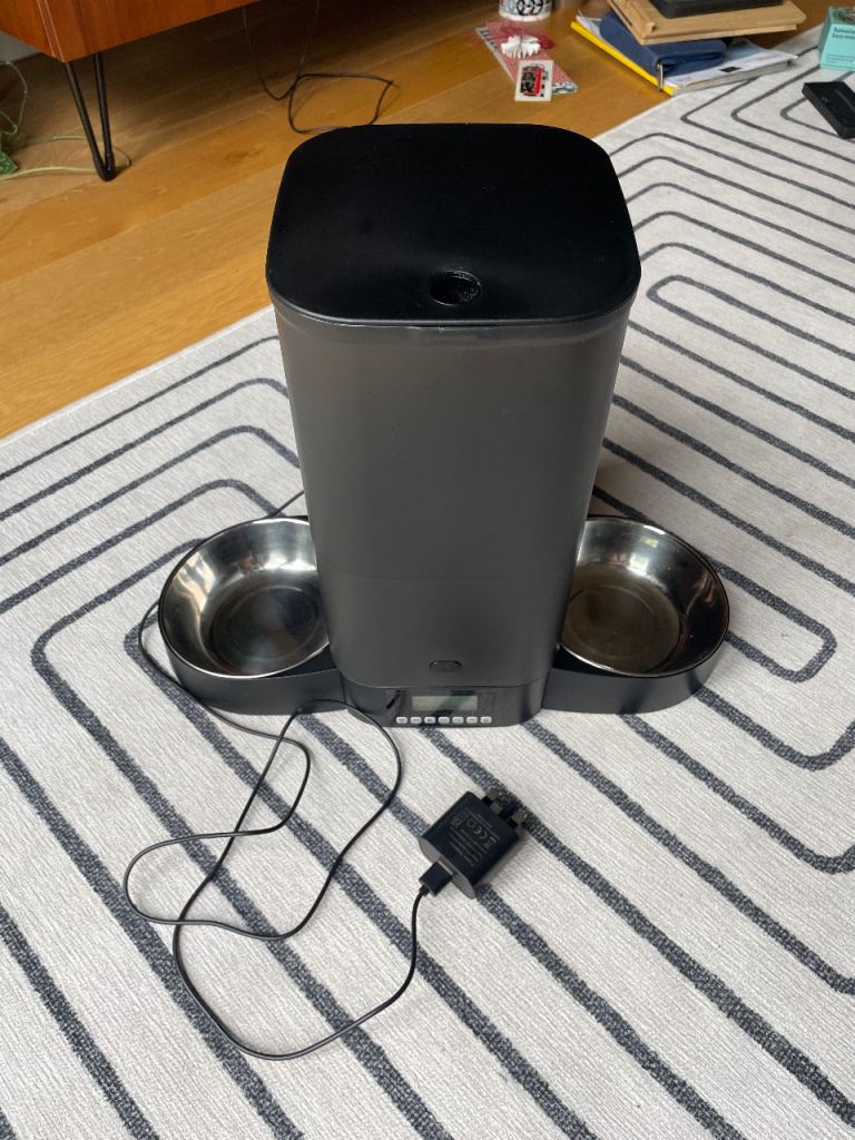 Honeyguardian dual pet feeder 