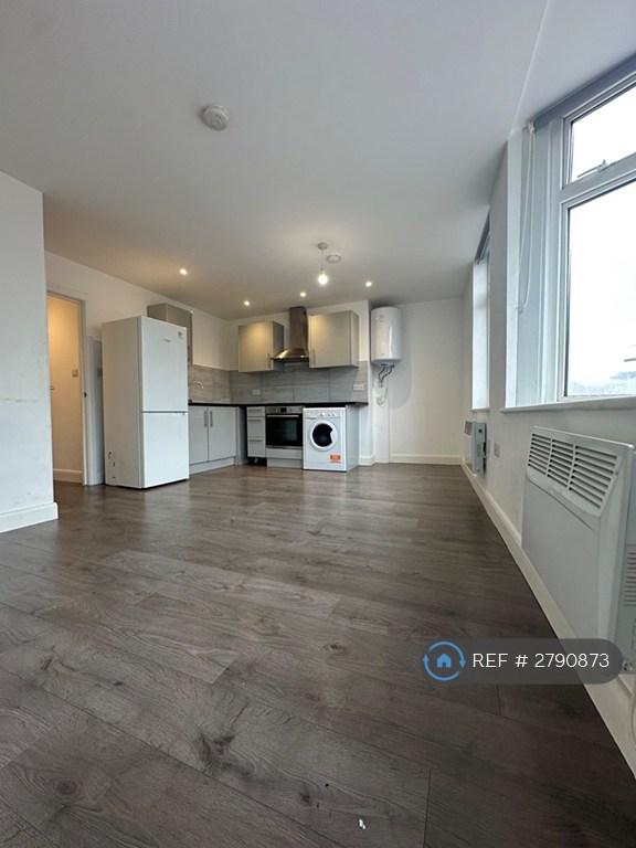 2 bedroom flat in Shenley Road, Borehamwood, WD6 (2 bed) (#2790873)