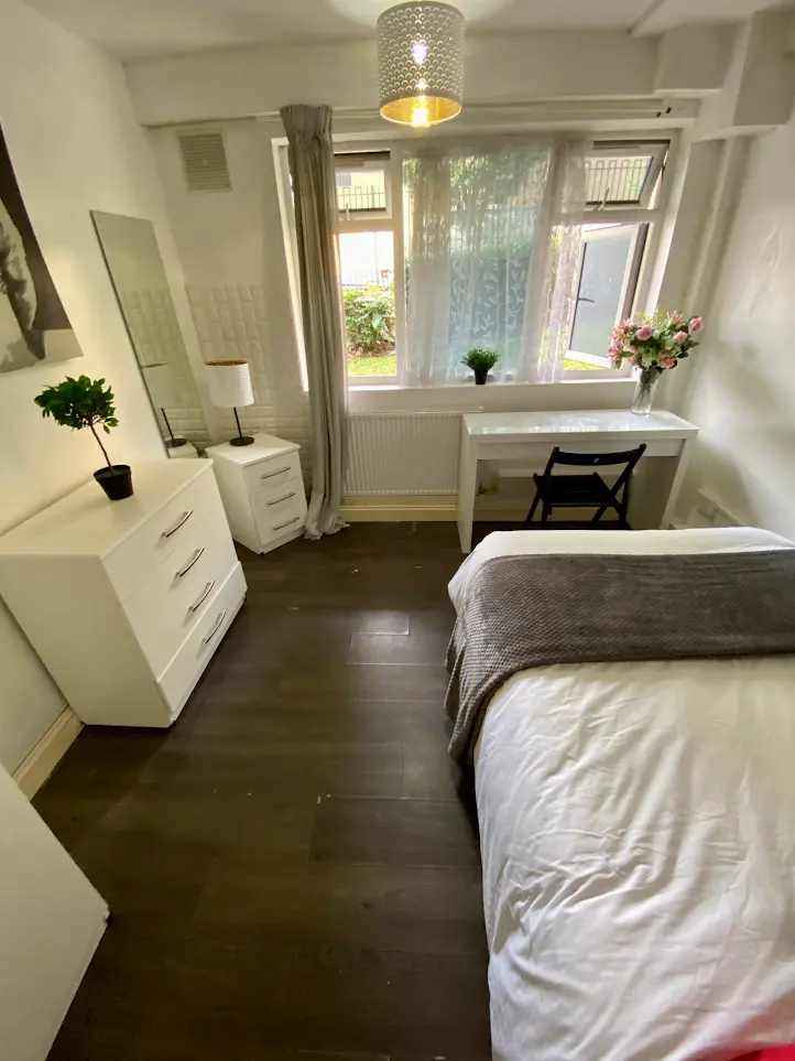 DOUBLE ROOM TO RENT IN CANNING TOWN - BILLS INCLUDED ✨