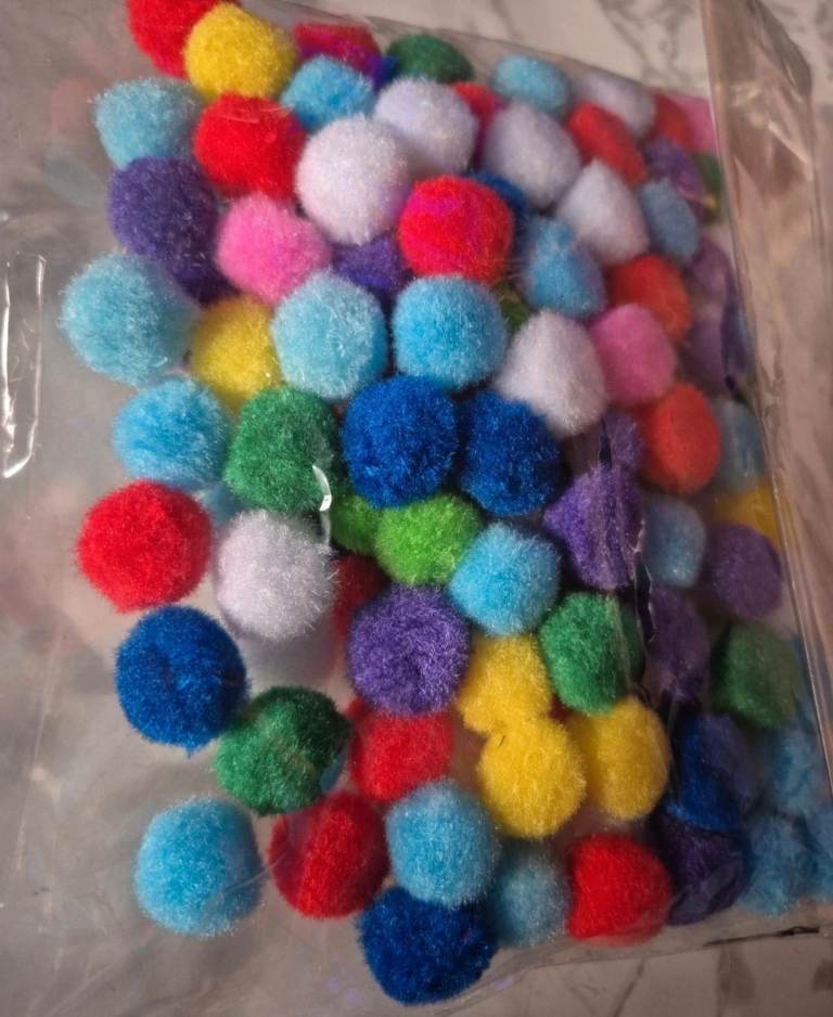Art & craft: pom Poms 