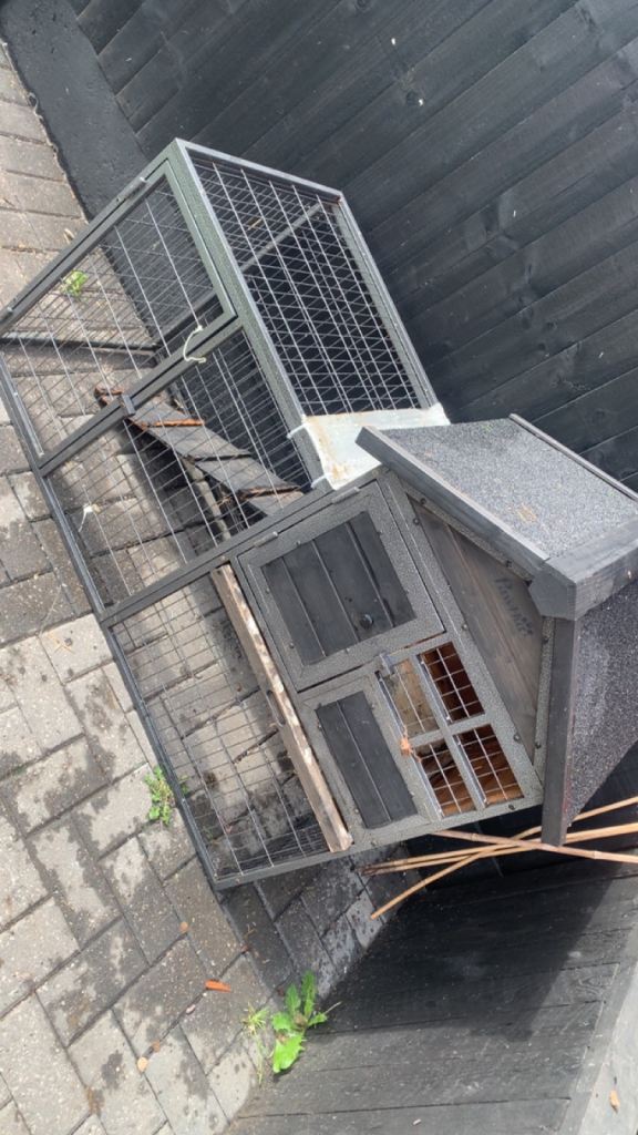 Rabbit hutch 